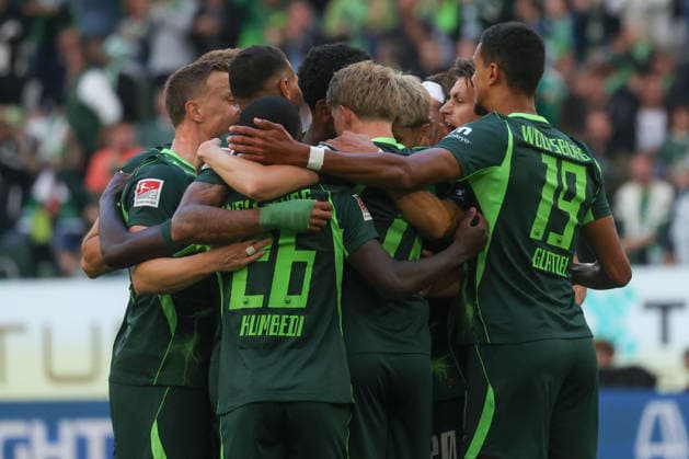 18.09.2026, xgox, Fussball, 2. Bundesliga, VfL Wolfsburg - SV Darmstadt 98 v.l. Alexander Bernhardsson (Wolfsburg, 17) Jubel, Torjubel, jubelt ueber das Tor, celebrate the goal, celebration (DFL DFB REGULATIONS PROHIBIT ANY USE OF PHOTOGRAPHS as IMAGE SEQUENCES and or QUASI-VIDEO) Wolfsburg