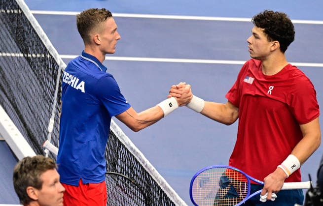 Jiri Lehecka (CZE), left, shake hands with Ben Shelton (USA) as Lehecka won their game of the 2026 Davis Cup men s team tennis World Championship, WM, Weltmeisterschaft match between the Czech Republic and the United States, in Prague, Czech Republic, on September 18, 2026. (CTKxPhoto RomanxVondrous) CTKPhotoP2026091807073  CTKPhotoP2026091807073