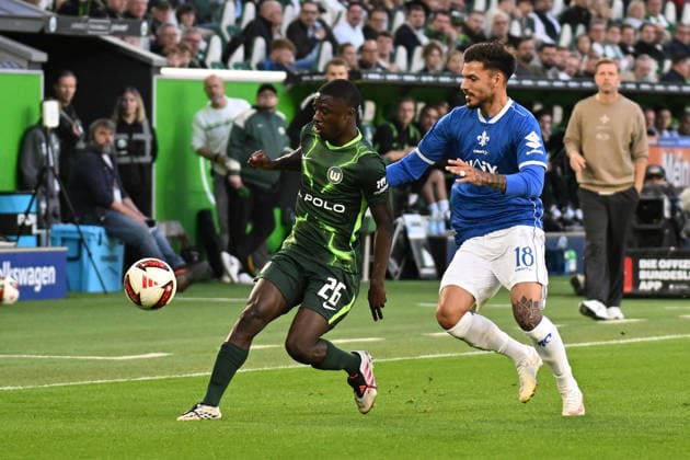 Herren I Frauen I Saison 2026-2027 I 2. Bundesliga I 6. Spieltag I VfL Wolfsburg - SV Darmstadt 98 I 18.09.2026 Zweikampf Sael Kumbedi (26, VfL Wolfsburg), Raoul Petretta (18, SV Darmstadt 98) Wolfsburg Volkswagen Arena Niedersachsen Deutschland Copyright: xLobeca InesxHähnelx