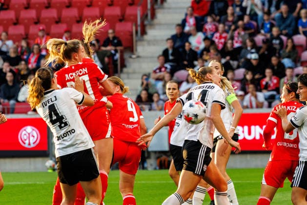 GPFBL, 1. FSV Mainz 05 - Eintracht Frankfurt, 18.09.2026, Mainz Sabina Jackson (1. FSV Mainz 05, 20) erzielt mit der Hüfte das 2:0 nach Eckball im Spiel der Google Pixel Frauen Bundesliga am 5. Spieltag der Saison 2026 27 zwischen dem 1. FSV Mainz 05 und Eintracht Frankfurt in der MEWA Arena, Mainz, 18.09.2026. Copyright: xBEAUTIFULxSPORTS Hahnex
