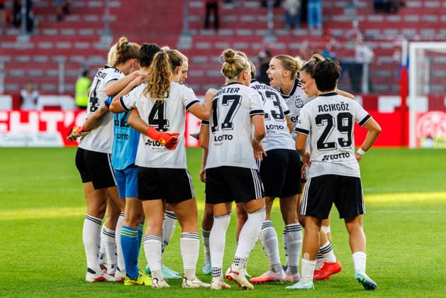 GPFBL, 1. FSV Mainz 05 - Eintracht Frankfurt, 18.09.2026, Mainz Kurze Krisensitzung bei den Eintrachtfrauen nach dem 0:2 im Spiel der Google Pixel Frauen Bundesliga am 5. Spieltag der Saison 2026 27 zwischen dem 1. FSV Mainz 05 und Eintracht Frankfurt in der MEWA Arena, Mainz, 18.09.2026. Copyright: xBEAUTIFULxSPORTS Hahnex