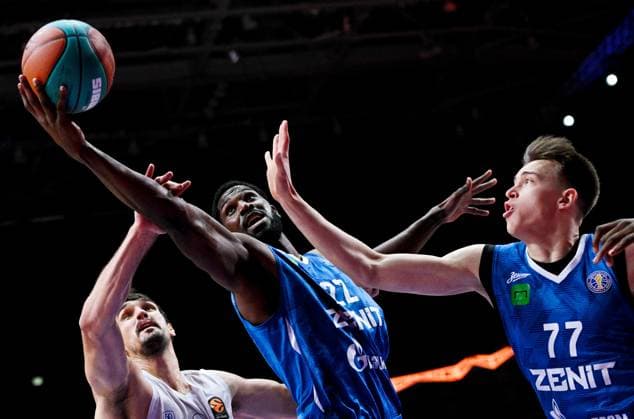 Russia Basketball United League Supercup Zenit - Anadolu Efes 9246112 18.09.2026 Anadolu s Dario Saric, Zenit s Alex Poythress and Zenit s Pavel Zemskiy in action during the VTB United League SuperCup basketball match between Zenit St. Petersburg and Anadolu Efes Istanbul, in Moscow, Russia. Alexey Filippov Sputnik Moscow Russia  Copyright: xAlexeyxFilippovx