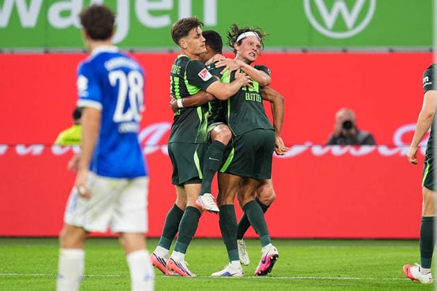 18.09.2026, xydrx, Herren, Fußball, 2.Bundesliga, VfL Wolfsburg - SV Darmstadt 98, Saison 2026 2027, Volkswagen Arena: Torjubel nach dem Tor zum 2:1 für den VfL Wolfsburg durch Torschütze Robert Glatzel (VfL Wolfsburg, 19) zusammen mit Fabian Reese (VfL Wolfsburg, 11) DFB regulations prohibit any use of photographs as image sequences and or quasi-video. Copyright: HMBxMedia YannisxDreimann