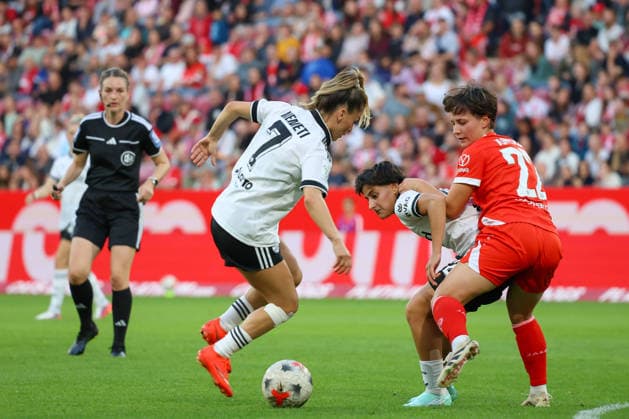 18.09.2026, xusrbx, Fussball Google Pixel Frauen-Bundesliga, FSV Mainz 05 - Eintracht Frankfurt v.l. Ereleta Memeti (Eintracht Frankfurt, 7),im Zweikampf mit, Emma Junold (FSV Mainz 05, 22), Mainz