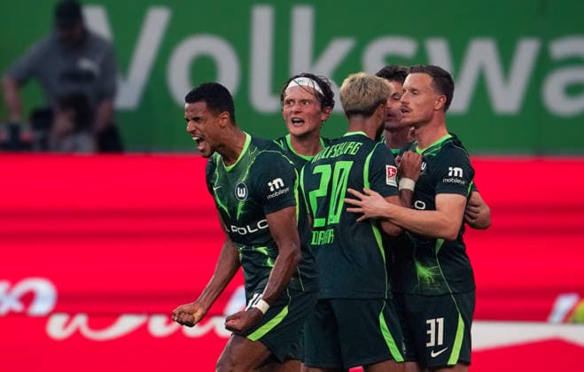 Deutschland:Fussball 2.Bundesliga 2026 2027, 6.Spieltag VfL Wolfsburg vs SV Darmstadt 98 - Volkswagen Arena (Wolfsburg): Tor und Torjubel zum Robert Glatzel (VfL Wolfsburg, 19) Fabian Reese (VfL Wolfsburg, 11) Joakim Maehle Joakim Maehle (VfL Wolfsburg, 21) Elvis Rexhbecaj Elvis Rexhbecaj (VfL Wolfsburg, 37) Copyright: xAymanxAlahmedx