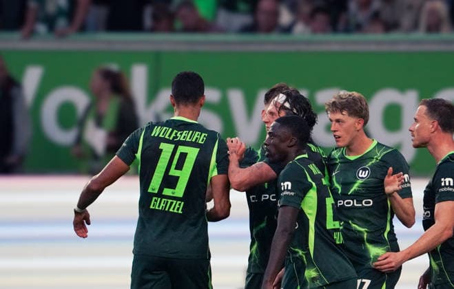 Deutschland:Fussball 2.Bundesliga 2026 2027, 6.Spieltag VfL Wolfsburg vs SV Darmstadt 98 - Volkswagen Arena (Wolfsburg): Tor und Torjubel zum Robert Glatzel (VfL Wolfsburg, 19) Fabian Reese (VfL Wolfsburg, 11) Joakim Maehle Joakim Maehle (VfL Wolfsburg, 21) Elvis Rexhbecaj Elvis Rexhbecaj (VfL Wolfsburg, 37) Copyright: xAymanxAlahmedx