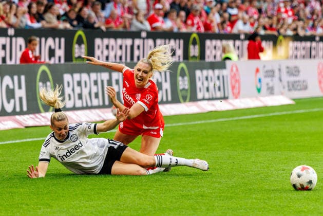 GPFBL, 1. FSV Mainz 05 - Eintracht Frankfurt, 18.09.2026, Mainz Zweikamnpf zwischen Nina Luehrßen (Eintracht Frankfurt, 11) und Chiara Bouziane (1. FSV Mainz 05, 10) im Spiel der Google Pixel Frauen Bundesliga am 5. Spieltag der Saison 2026 27 zwischen dem 1. FSV Mainz 05 und Eintracht Frankfurt in der MEWA Arena, Mainz, 18.09.2026. Copyright: xBEAUTIFULxSPORTS Hahnex