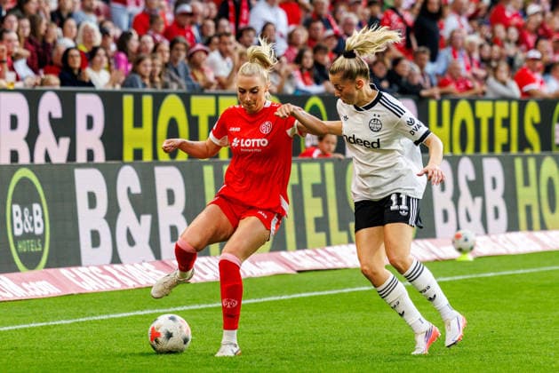 GPFBL, 1. FSV Mainz 05 - Eintracht Frankfurt, 18.09.2026, Mainz Chiara Bouziane (1. FSV Mainz 05, 10) verteidigt den Ball gegen Nina Lührßen (Eintracht Frankfurt, 11) im Spiel der Google Pixel Frauen Bundesliga am 5. Spieltag der Saison 2026 27 zwischen dem 1. FSV Mainz 05 und Eintracht Frankfurt in der MEWA Arena, Mainz, 18.09.2026. Copyright: xBEAUTIFULxSPORTS Hahnex