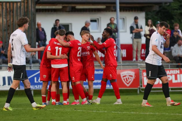 18.09.2026, Fussball, Herren, Saison 2026 2027, Regionalliga Bayern, 10. Spieltag: TSV Buchbach - FC Schweinfurt 05 TSV Buchbach feiert und bejubelt daa 1:0 Buchbach SMR-Arena Bayern Deutschland