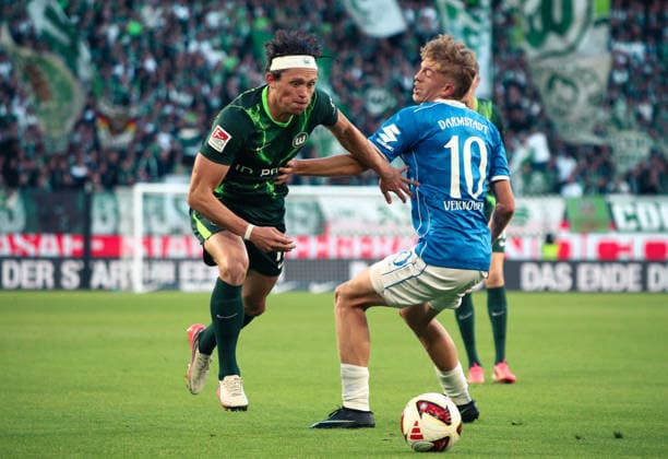 Deutschland:Fussball 2.Bundesliga 2026 2027, 6.Spieltag VfL Wolfsburg vs SV Darmstadt 98 - Volkswagen Arena (Wolfsburg): am Ball Fabian Reese (VfL Wolfsburg, 11) Nicolas Verkooijen (SV Darmstadt 98, 10) Copyright: xAymanxAlahmedx