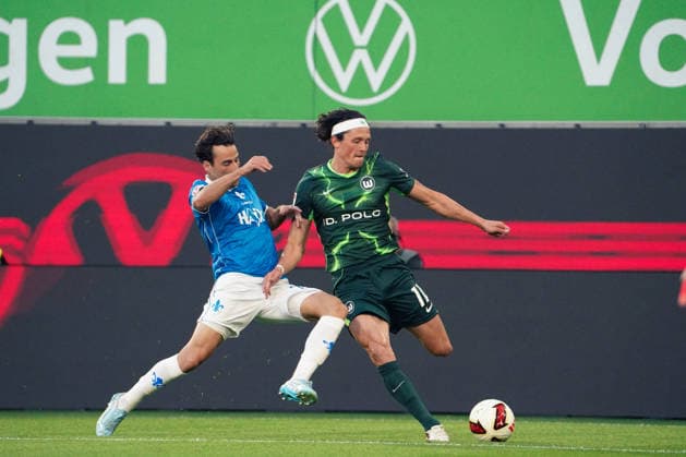 Deutschland:Fussball 2.Bundesliga 2026 2027, 6.Spieltag VfL Wolfsburg vs SV Darmstadt 98 - Volkswagen Arena (Wolfsburg): im Zweikampf Fabian Reese (VfL Wolfsburg, 11) Christopher Lannert (SV Darmstadt 98, 28) Copyright: xAymanxAlahmedx