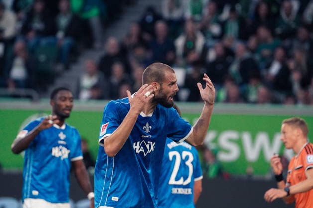 Deutschland:Fussball 2.Bundesliga 2026 2027, 6.Spieltag VfL Wolfsburg vs SV Darmstadt 98 - Volkswagen Arena (Wolfsburg): Mimik, Gesichtsausdruck, Emotion Aleksandar VukotiÄ‡ Aleksandar Vukotic (SV Darmstadt 98, 20) Copyright: xAymanxAlahmedx