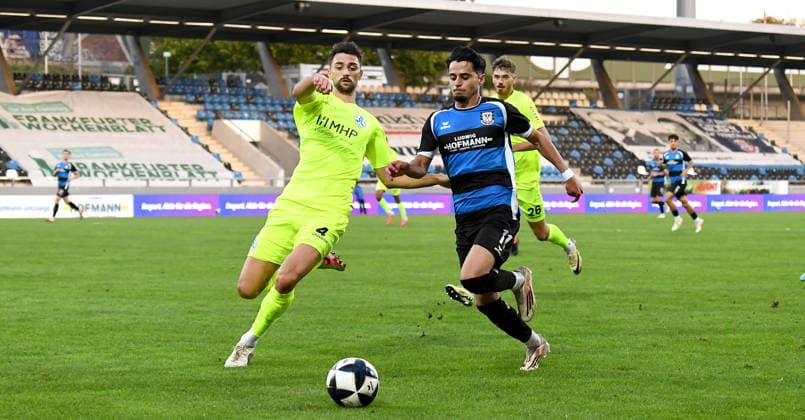 18.09.2026, xokbx, Fussball Regionalliga Suedwest, FSV Frankfurt - Stuttgarter Kickers v.l. Ismail Harnafi (FSV Frankfurt), Elvir Zukaj (Stuttgarter Kickers), Zweikampf, Duell Frankfurt am Main