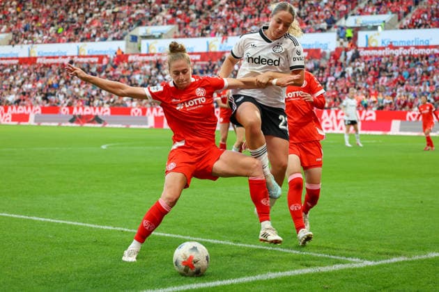 18.09.2026, xusrbx, Fussball Google Pixel Frauen-Bundesliga, FSV Mainz 05 - Eintracht Frankfurt v.l. Saskia Matheis (FSV Mainz 05, 19), Danique Tolhoek (Eintracht Frankfurt, 22),Yurina Imai (FSV Mainz 05, 14), im Zweikampf Mainz