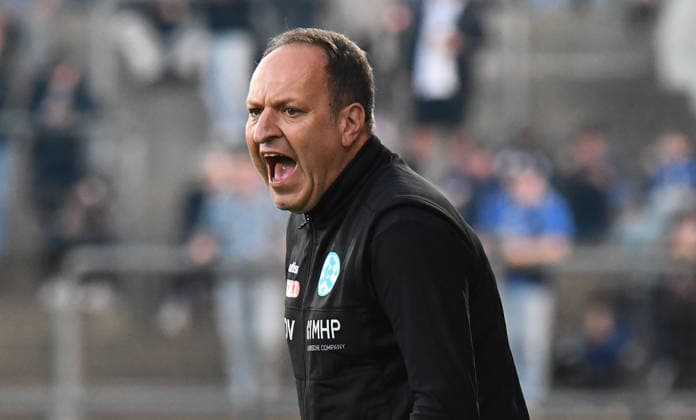 18.09.2026, xokbx, Fussball Regionalliga Suedwest, FSV Frankfurt - Stuttgarter Kickers v.l. Trainer Holger Bachthaler (Stuttgarter Kickers), Mimik, Gestik, Emotion Frankfurt am Main