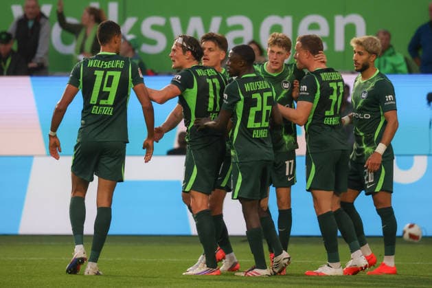 18.09.2026, xgox, Fussball, 2. Bundesliga, VfL Wolfsburg - SV Darmstadt 98 v.l. Robert Glatzel (Wolfsburg, 19) nach Tor zum 2:1 Jubel, Torjubel, jubelt ueber das Tor, celebrate the goal, celebration (DFL DFB REGULATIONS PROHIBIT ANY USE OF PHOTOGRAPHS as IMAGE SEQUENCES and or QUASI-VIDEO) Wolfsburg