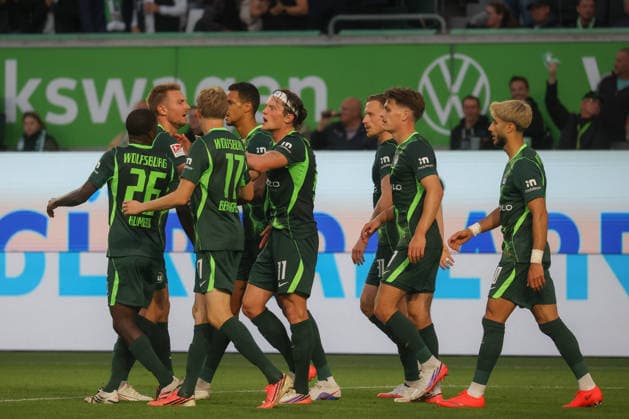 18.09.2026, xgox, Fussball, 2. Bundesliga, VfL Wolfsburg - SV Darmstadt 98 v.l. Robert Glatzel (Wolfsburg, 19) nach Tor zum 2:1 Jubel, Torjubel, jubelt ueber das Tor, celebrate the goal, celebration (DFL DFB REGULATIONS PROHIBIT ANY USE OF PHOTOGRAPHS as IMAGE SEQUENCES and or QUASI-VIDEO) Wolfsburg