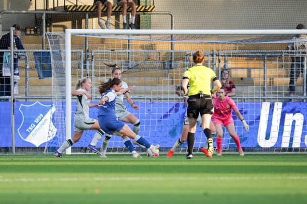18.09.2026, xgrfx, Fussball Google Pixel Frauen-Bundesliga, TSG Hoffenheim Frauen - VfL Wolfsburg v.l. Tor, Chiara Hahn (TSG Hoffenheim) Hoffenheim