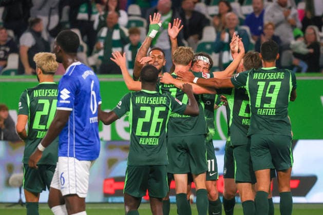 18.09.2026, xgox, Fussball - 2.Bundesliga VfL Wolfsburg - SV Darmstadt 98 emspor, v.l. Jubel nach dem 3:1 durch Alexander Bernhardsson (Wolfsburg, 17) (DFL DFB REGULATIONS PROHIBIT ANY USE OF PHOTOGRAPHS as IMAGE SEQUENCES and or QUASI-VIDEO) Wolfsburg