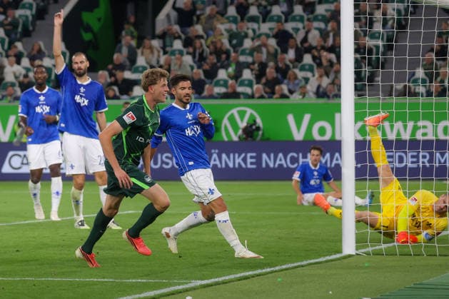 18.09.2026, xgox, Fussball - 2.Bundesliga VfL Wolfsburg - SV Darmstadt 98 emspor, v.l. Tor zum 3:1 durch Alexander Bernhardsson (Wolfsburg, 17), Ball nicht im Bild (DFL DFB REGULATIONS PROHIBIT ANY USE OF PHOTOGRAPHS as IMAGE SEQUENCES and or QUASI-VIDEO) Wolfsburg