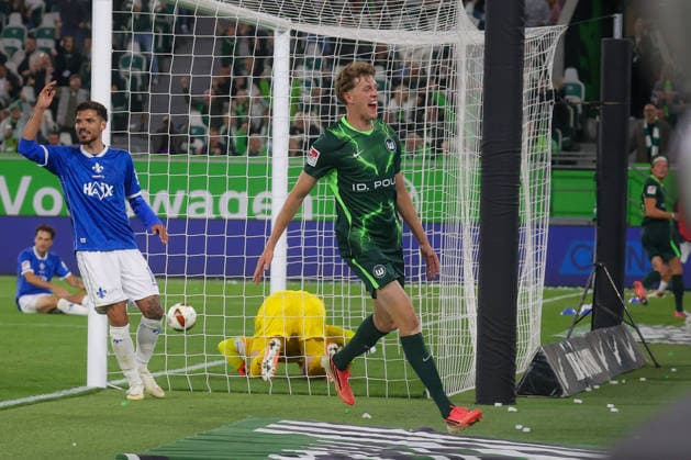 18.09.2026, xgox, Fussball - 2.Bundesliga VfL Wolfsburg - SV Darmstadt 98 emspor, v.l. Alexander Bernhardsson (Wolfsburg, 17) Jubel, Torjubel, jubelt ueber das Tor, celebrate the goal, celebration zum 3:1 (DFL DFB REGULATIONS PROHIBIT ANY USE OF PHOTOGRAPHS as IMAGE SEQUENCES and or QUASI-VIDEO) Wolfsburg