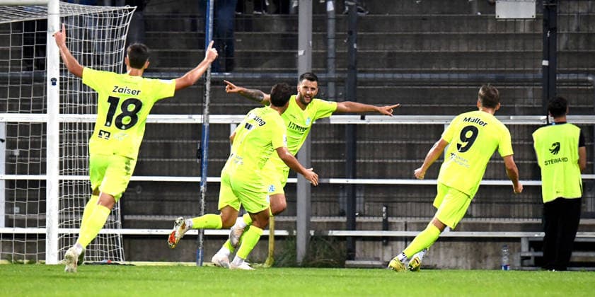18.09.2026, xokbx, Fussball Regionalliga Suedwest, FSV Frankfurt - Stuttgarter Kickers v.l. Torjubel zum 1:0 durch Dejan Bozic (Stuttgarter Kickers), mit Maximilian Zaiser (Stuttgarter Kickers), Yannick Glessing (Stuttgarter Kickers), Sebastian Mueller (Stuttgarter Kickers), Frankfurt am Main