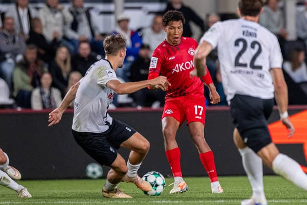 (L-R) Nick Seidel (SC Verl, 05) im Zweikampf mit Liam Omore (FC Wuerzburger Kickers, 17) GER, SC Verl vs. FC Wuerzburger Kickers, Fussball, 3. Liga, 7. Spieltag, Spielzeit 2026 2027, 18.09.2026 DFL Regulations prohibit any use of photographers as image sequences and or quasi-video. GER, SC Verl vs. FC Wuerzburger Kickers, Fussball, 3. Liga, 7. Spieltag, Spielzeit 2026 2027, 18.09.2026 Verl Copyright: xEibner-Pressefoto JanxRollingerx EP_JSK