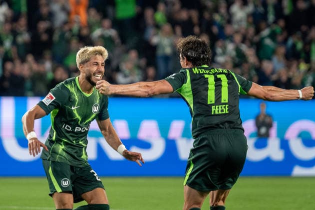 Deutschland: Fussball 2. Bundesliga, 6. Spieltag 2026 2027, VfL Wolfsburg - SV Darmstadt 98 am 18.09.2026 in Wolfsburg (Volkswagen Arena): Tor zum 4:1 Muhammed Damar (VfL Wolfsburg, 20) Jubel, Freude, Torjubel, Emotionen Fabian Reese (VfL Wolfsburg, 11) Copyright: xSvenxHeidmannx