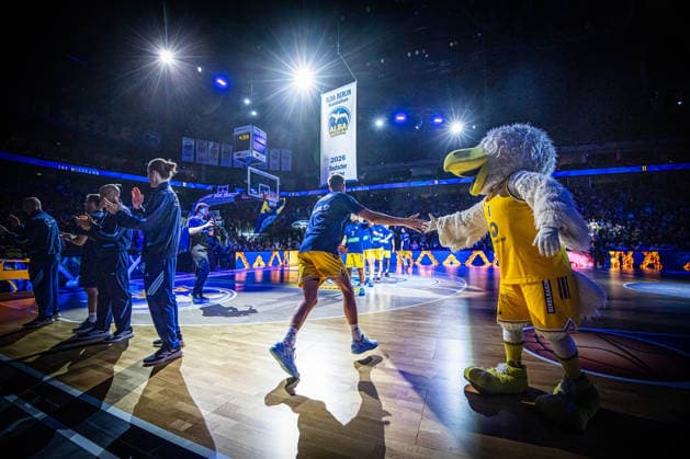 Basketball Berlin 18.09.2026 Saison 2026 2027 EasyCredit BBL 1. Bundesliga Männer, Herren Alba Berlin - NINERS Chemnitz Meister Banner hissen Jonas Mattisseck (Alba Berlin, No.09)