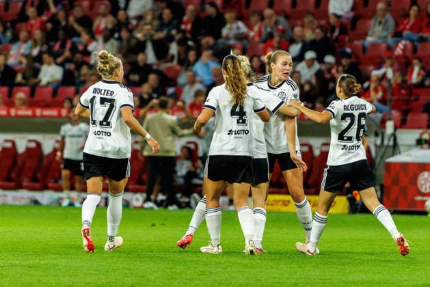GPFBL, 1. FSV Mainz 05 - Eintracht Frankfurt, 18.09.2026, Mainz Jubel zum 2:2 Ausgleich von Nina Lührßen (Eintracht Frankfurt, 11) im Spiel der Google Pixel Frauen Bundesliga am 5. Spieltag der Saison 2026 27 zwischen dem 1. FSV Mainz 05 und Eintracht Frankfurt in der MEWA Arena, Mainz, 18.09.2026. Copyright: xBEAUTIFULxSPORTS Hahnex