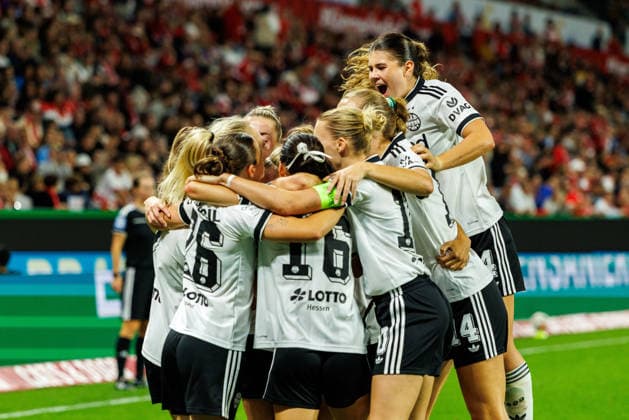 GPFBL, 1. FSV Mainz 05 - Eintracht Frankfurt, 18.09.2026, Mainz -Torjubel zum 2:3 durch Rebecka Blomqvist (Eintracht Frankfurt, 28) im Spiel der Google Pixel Frauen Bundesliga am 5. Spieltag der Saison 2026 27 zwischen dem 1. FSV Mainz 05 und Eintracht Frankfurt in der MEWA Arena, Mainz, 18.09.2026. Copyright: xBEAUTIFULxSPORTS Hahnex