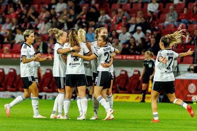 GPFBL, 1. FSV Mainz 05 - Eintracht Frankfurt, 18.09.2026, Mainz Jubel zum 2:2 Ausgleich von Nina Lührßen (Eintracht Frankfurt, 11) im Spiel der Google Pixel Frauen Bundesliga am 5. Spieltag der Saison 2026 27 zwischen dem 1. FSV Mainz 05 und Eintracht Frankfurt in der MEWA Arena, Mainz, 18.09.2026. Copyright: xBEAUTIFULxSPORTS Hahnex