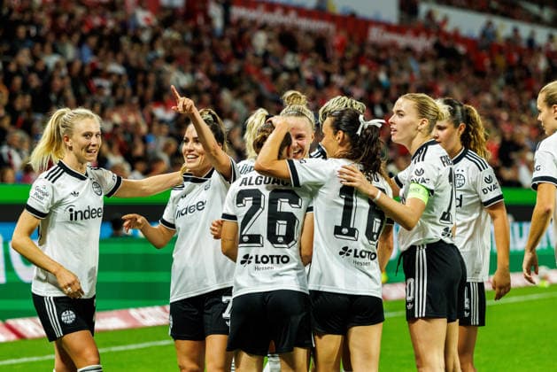 GPFBL, 1. FSV Mainz 05 - Eintracht Frankfurt, 18.09.2026, Mainz Torjubel zum 2:3 durch Rebecka Blomqvist (Eintracht Frankfurt, 28) im Spiel der Google Pixel Frauen Bundesliga am 5. Spieltag der Saison 2026 27 zwischen dem 1. FSV Mainz 05 und Eintracht Frankfurt in der MEWA Arena, Mainz, 18.09.2026. Copyright: xBEAUTIFULxSPORTS Hahnex