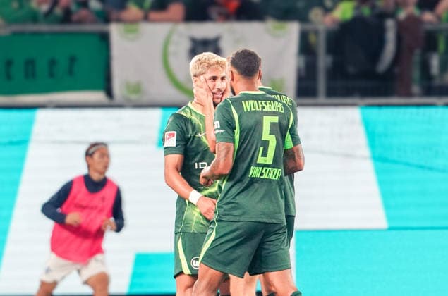 Deutschland:Fussball 2.Bundesliga 2026 2027, 6.Spieltag VfL Wolfsburg vs SV Darmstadt 98 - Volkswagen Arena (Wolfsburg): Tor und Torjubel zum Muhammed Mehmet Damar (VfL Wolfsburg, 20) Fabian Reese (VfL Wolfsburg, 11) Vini Souza (VfL Wolfsburg, 5) Copyright: xAymanxAlahmedx