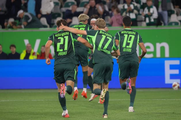 18.09.2026, xgox, Fussball, 2. Bundesliga, VfL Wolfsburg - SV Darmstadt 98 v.l. Muhammed Damar (Wolfsburg, 20) Jubel, Torjubel, jubelt ueber das Tor, celebrate the goal, celebration (DFL DFB REGULATIONS PROHIBIT ANY USE OF PHOTOGRAPHS as IMAGE SEQUENCES and or QUASI-VIDEO) Wolfsburg