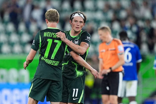 18.09.2026, xydrx, Herren, Fußball, 2.Bundesliga, VfL Wolfsburg - SV Darmstadt 98, Saison 2026 2027, Volkswagen Arena: Alexander Bernhardsson (VfL Wolfsburg, 17) und Fabian Reese (VfL Wolfsburg, 11) freuen sich über den 5:1 Sieg DFB regulations prohibit any use of photographs as image sequences and or quasi-video. Copyright: HMBxMedia YannisxDreimann