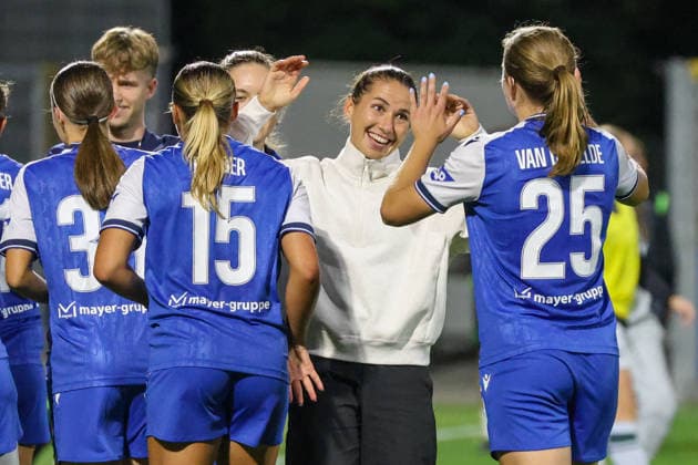 Eva-Maria Virsinger (Cheftrainerin TSG 1899 Hoffenheim) mit Jonna van de Velde (TSG 1899 Hoffenheim, 25), Jubel über den Sieg Fussball: Google Pixel Frauen-Bundesliga, 5. Spieltag, TSG 1899 Hoffenheim vs. VfL Wolfsburg am 18.09.2026 in Hoffenheim (Dietmar-Hopp-Stadion), Deutschland Hoffenheim Dietmar-Hopp-Stadion Deutschland Copyright: xFranzxReindelx