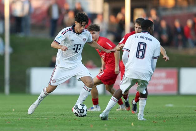 18.09.2026, Herren, Fussball, Saison 2026 2027, Regionalliga Bayern, 10. Spieltag: TSV Aubstadt - FC Bayern Muenchen II David Michael Santos Daiber ( 6, FC Bayern München II) Sulzfeld Schulstadion Aubstadt (NGN Arena) Bayern Deutschland