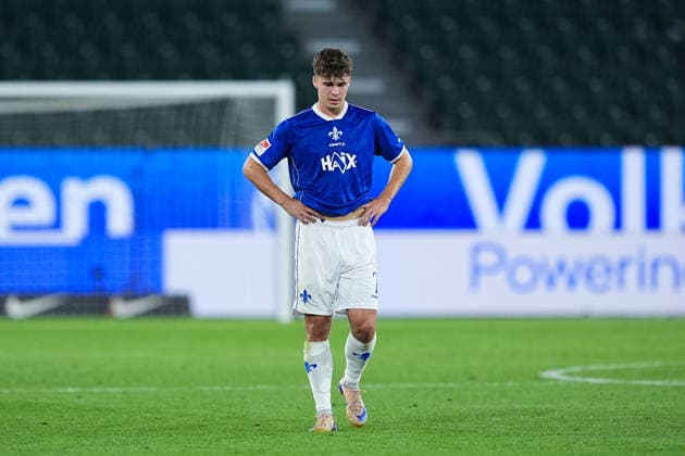 18.09.2026, xydrx, Herren, Fußball, 2.Bundesliga, VfL Wolfsburg - SV Darmstadt 98, Saison 2026 2027, Volkswagen Arena: Noah Weißhaupt (SV Darmstadt 98, 7) enttäuscht nach der Niederlage DFB regulations prohibit any use of photographs as image sequences and or quasi-video. Copyright: HMBxMedia YannisxDreimann