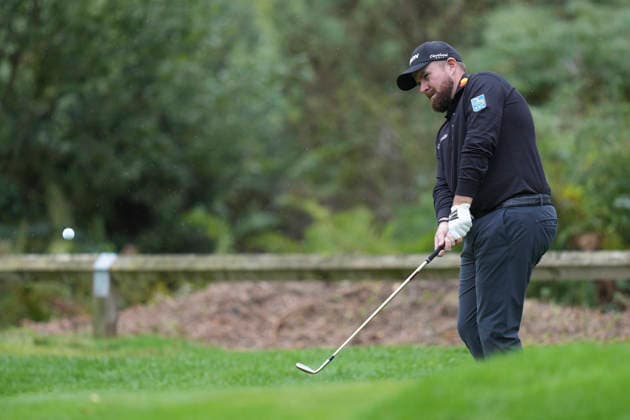 VIRGINIA WATER, ENGLAND - SEPTEMBER 18: Shane Lowry (IRE) chips to the 12th green during Round 2 at the BMW PGA, Golf Herren Championship at Wentworth Golf Club, Virginia Water on September 18, 2026 in Surrey, England The BMW PGA Championship