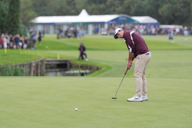 VIRGINIA WATER, ENGLAND - SEPTEMBER 18: Viktor Hovland (NOR) putts on the eighteenth green during Round 2 at the BMW PGA, Golf Herren Championship at Wentworth Golf Club, Virginia Water on September 18, 2026 in Surrey, England The BMW PGA Championship