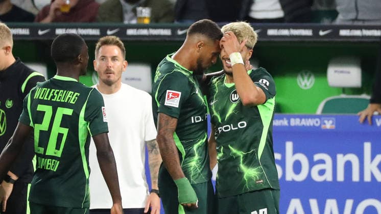 VfL vs. Darmstadt, 2. BL Wolfsburg, 18.09.2026, Fußball, Herren, 2. BL, Saison 2026 2027, VfL Wolfsburg vs. SV Darmstadt 98: Muhammed Damar (VfL Wolfsburg) jubelt mit Vinicius Vini Souza (VfL Wolfsburg) nach seinem Tor zum 4:1 (DFL DFB REGULATIONS PROHIBIT ANY USE OF PHOTOGRAPHS as IMAGE SEQUENCES and or QUASI-VIDEO) Volkswagen Arena Niedersachsen Deutschland