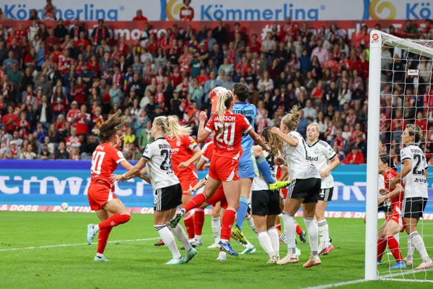 18.09.2026, xusrbx, Fussball Google Pixel Frauen-Bundesliga, FSV Mainz 05 - Eintracht Frankfurt v.l. Sabina Jackson (FSV Mainz 05, 20), Lina Altenburg (Eintracht Frankfurt, 12), Strafraum, Strafraumszene, Mainz