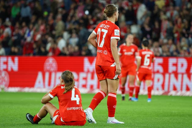 18.09.2026, xusrbx, Fussball Google Pixel Frauen-Bundesliga, FSV Mainz 05 - Eintracht Frankfurt v.l. Kara Bathmann (FSV Mainz 05, 4), Nadine Anstatt (FSV Mainz 05, 27), nach dem Spiel, Mainz