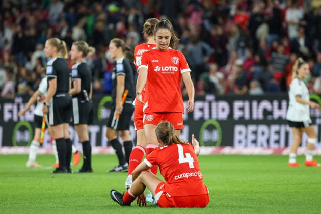 18.09.2026, xusrbx, Fussball Google Pixel Frauen-Bundesliga, FSV Mainz 05 - Eintracht Frankfurt v.l. Vital Kats (FSV Mainz 05, 30), Kara Bathmann (FSV Mainz 05, 4), nach dem Spiel, Mainz