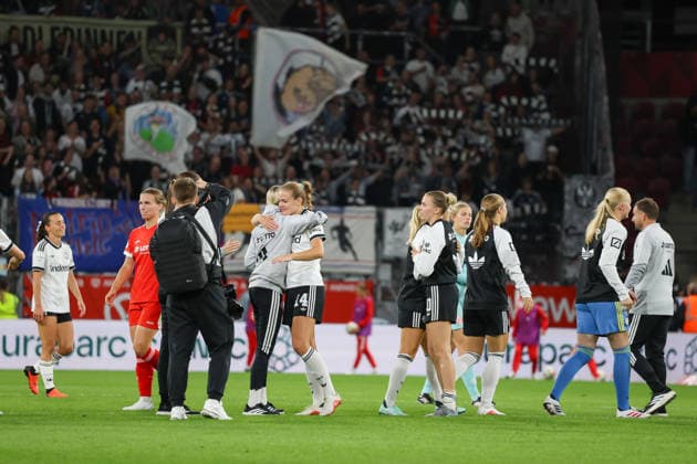 18.09.2026, xusrbx, Fussball Google Pixel Frauen-Bundesliga, FSV Mainz 05 - Eintracht Frankfurt v.l. die Spielerinnen von Eintracht Frankfurt, nach dem Spiel, Mainz
