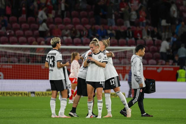 18.09.2026, xusrbx, Fussball Google Pixel Frauen-Bundesliga, FSV Mainz 05 - Eintracht Frankfurt v.l. die Spielerinnen von Eintracht Frankfurt, nach dem Spiel, Mainz