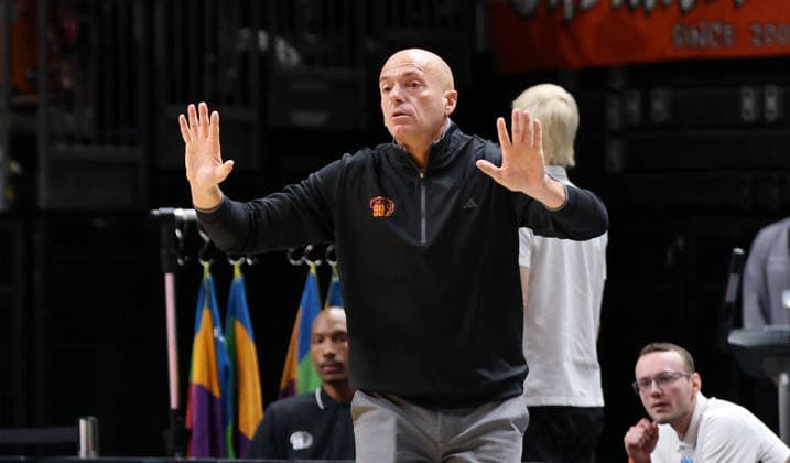 Trainer Rodrigo Pastore gibt Anweisungen Aktion Oberkörper Basketball BBL Bundesliga Herren 1. Spieltag Saison 2026 2027 18.09.2026 ALBA Berlin vs. Niners Chemnitz 99ers