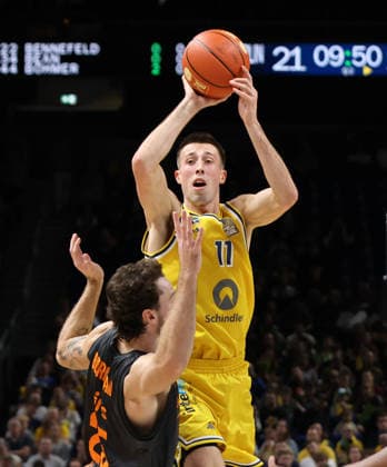 Ben Burnham, Joe Wieskamp am Ball Zweikampf Spielszene Aktion Basketball BBL Bundesliga Herren 1. Spieltag Saison 2026 2027 18.09.2026 ALBA Berlin vs. Niners Chemnitz 99ers