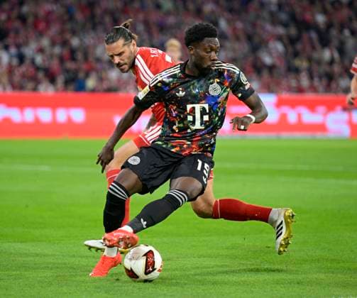 18.09.2026, Fussball Bundesliga 2026 2027, 4.Spieltag, FC Bayern München - 1.FC Union Berlin, in der Allianz-Arena München, Alphonso Davies (FC Bayern München) trickst